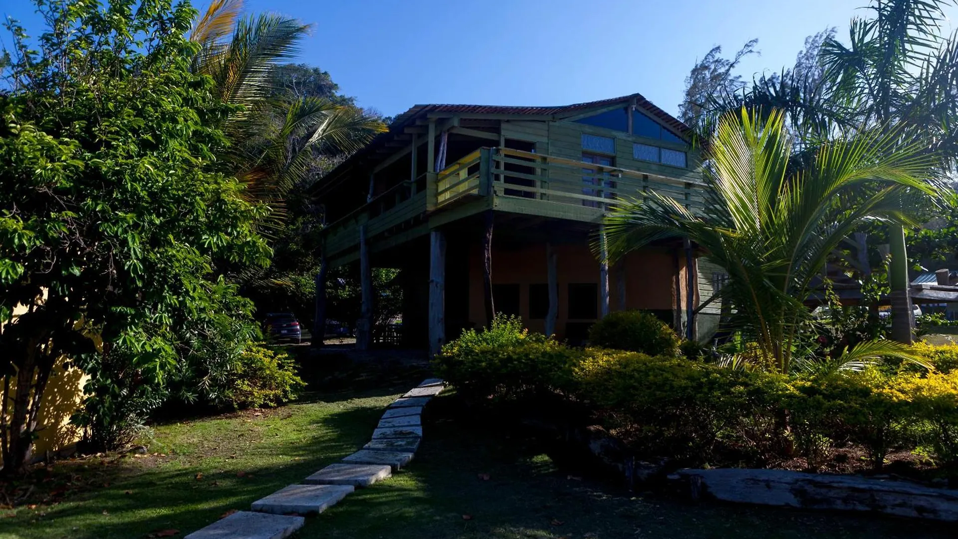 Strawberry Fields Together Robins Bay Estalagem